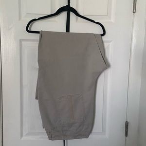 Catherine’s 26W khaki pants to go with anything👍